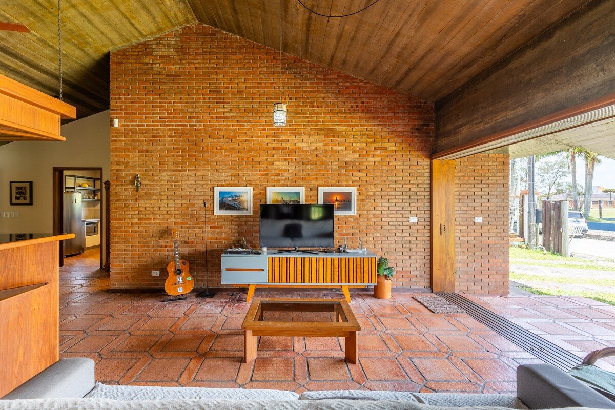 Casa de Pedra com Piscina e Área Verde Privativa — foto 2