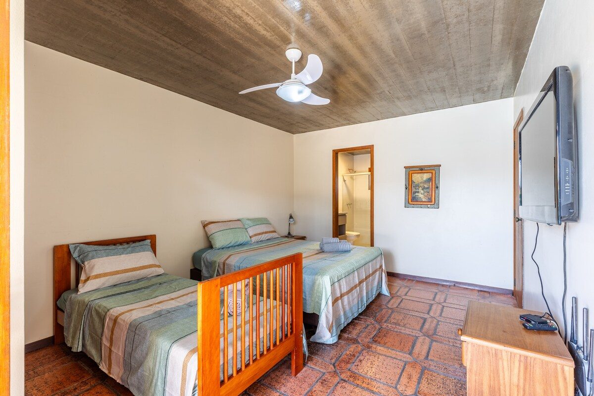 Casa de Pedra com Piscina e Área Verde Privativa — foto 17
