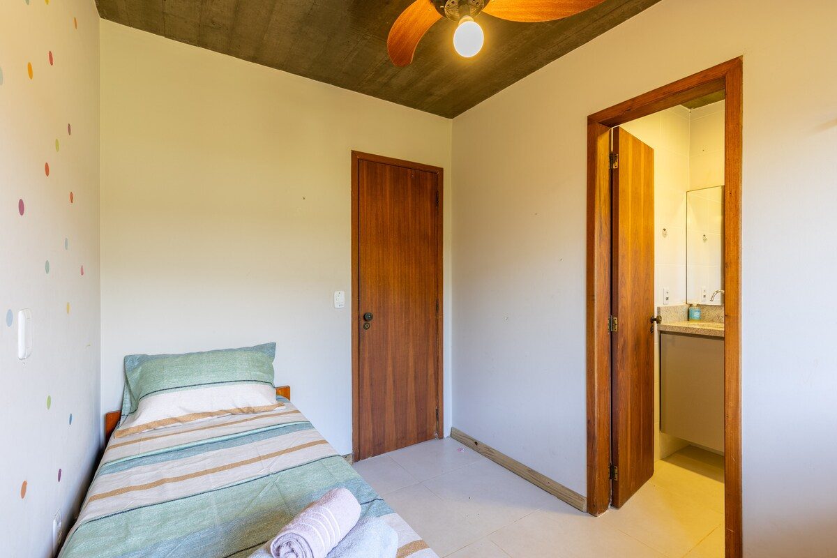 Casa de Pedra com Piscina e Área Verde Privativa — foto 19