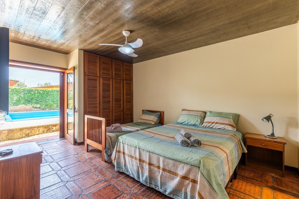 Casa de Pedra com Piscina e Área Verde Privativa — foto 24