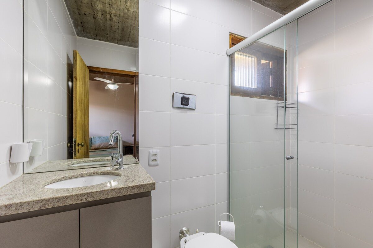 Casa de Pedra com Piscina e Área Verde Privativa — foto 25