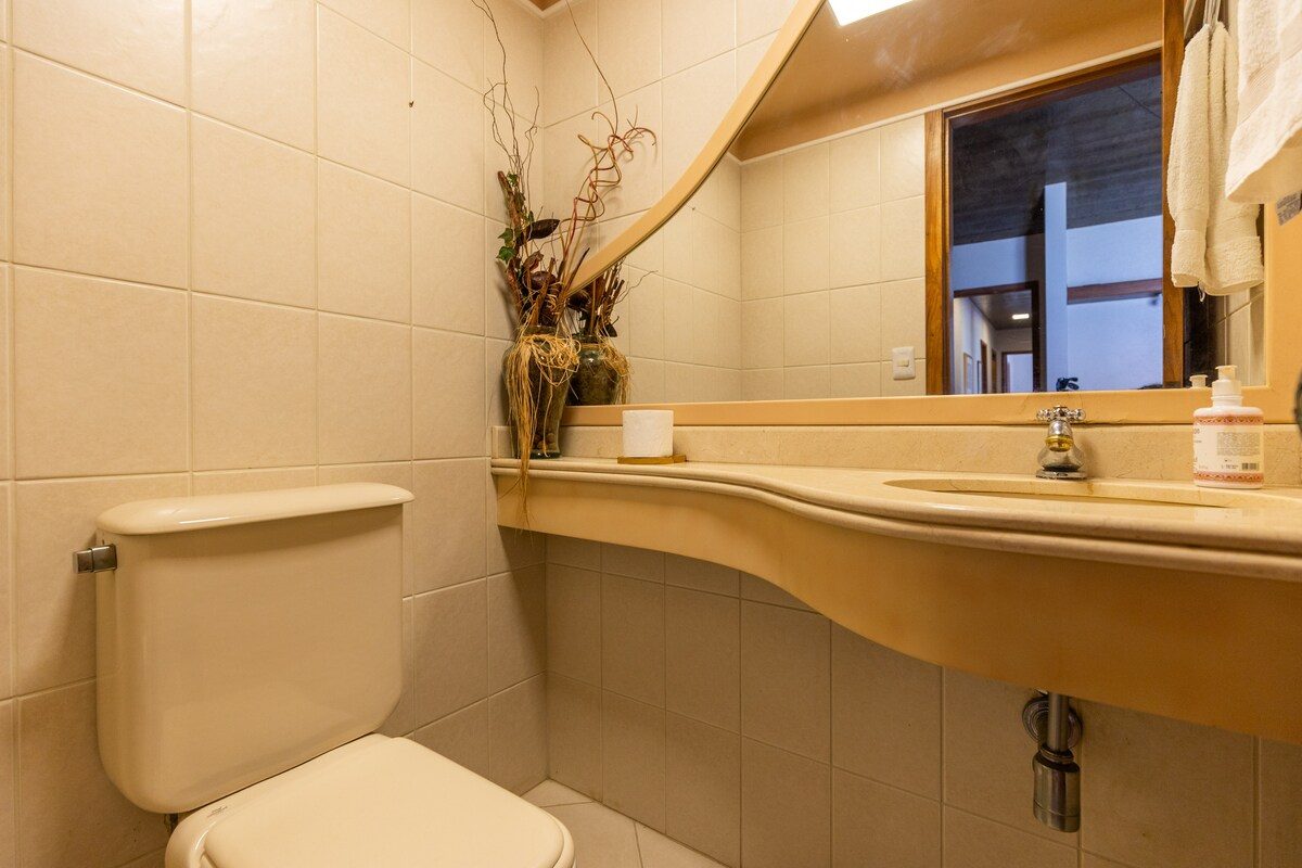 Casa de Pedra com Piscina e Área Verde Privativa — foto 29