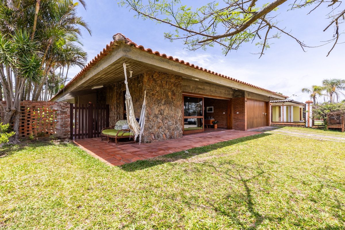 Casa de Pedra com Piscina e Área Verde Privativa — foto 31