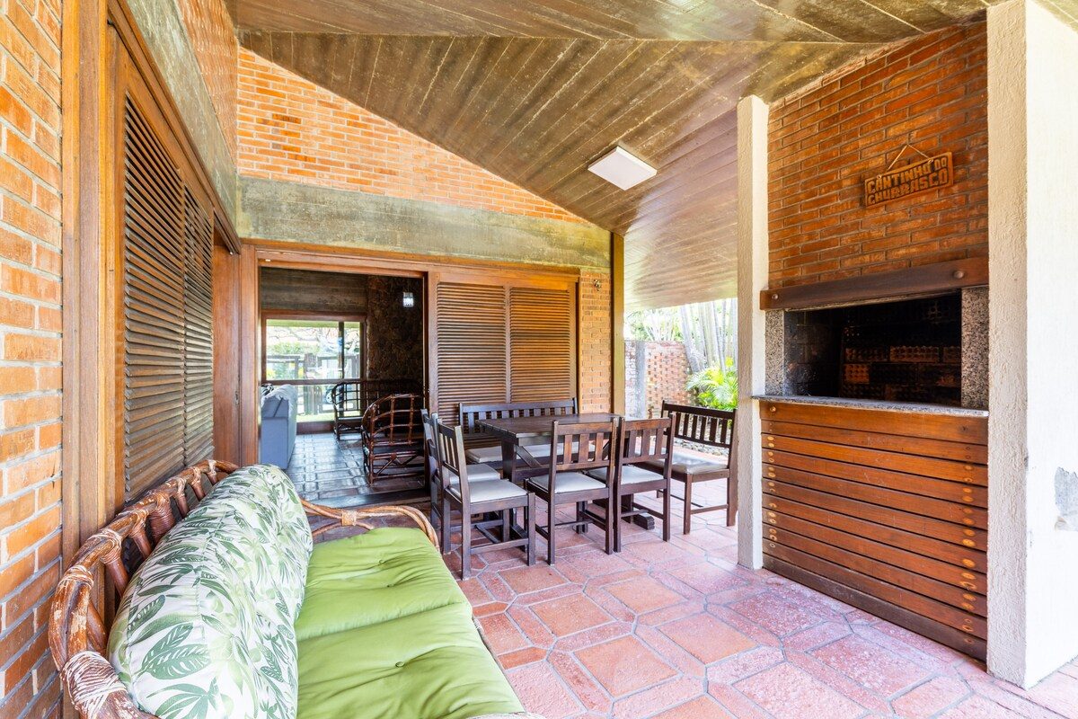 Casa de Pedra com Piscina e Área Verde Privativa — foto 33