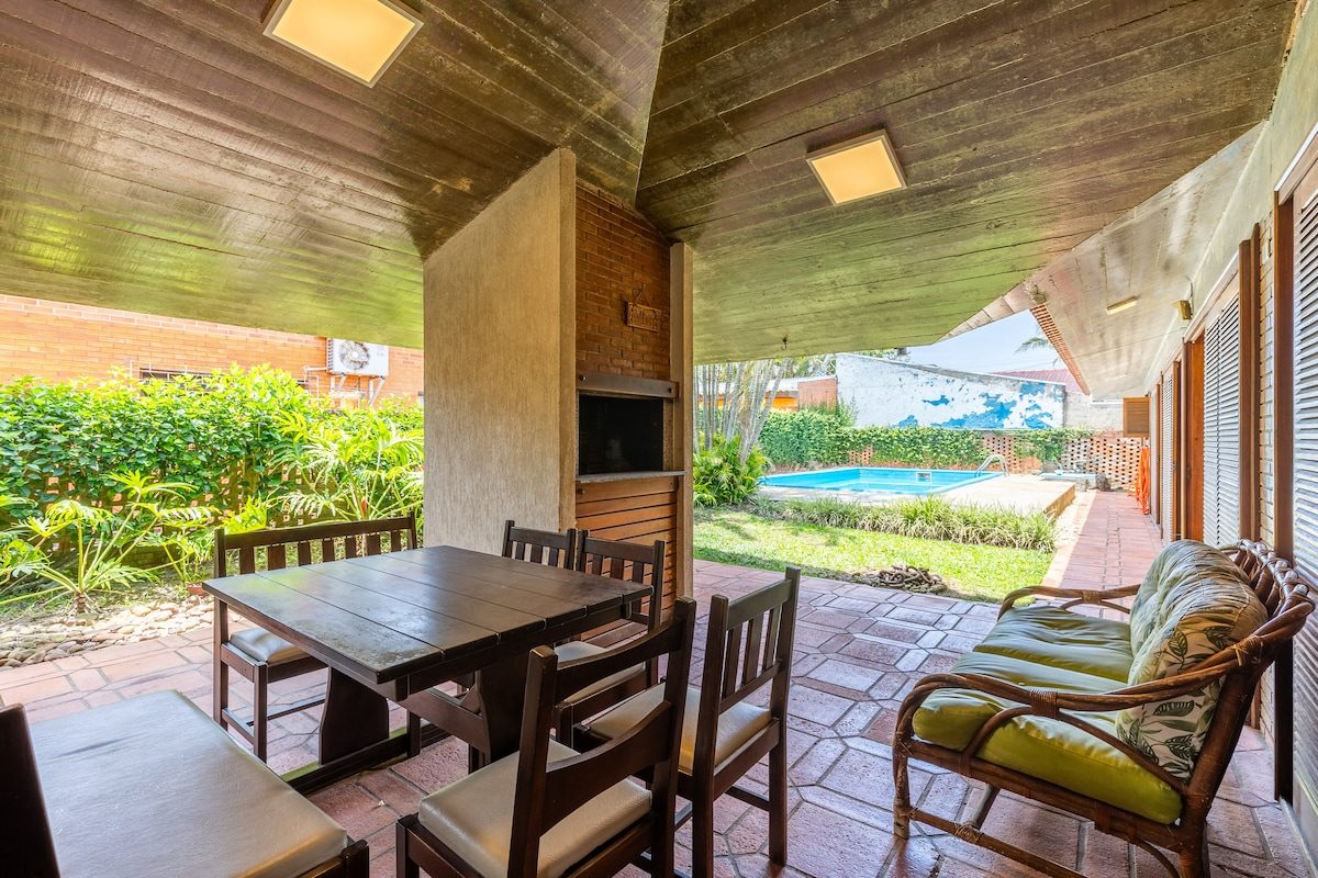 Casa de Pedra com Piscina e Área Verde Privativa — foto 35