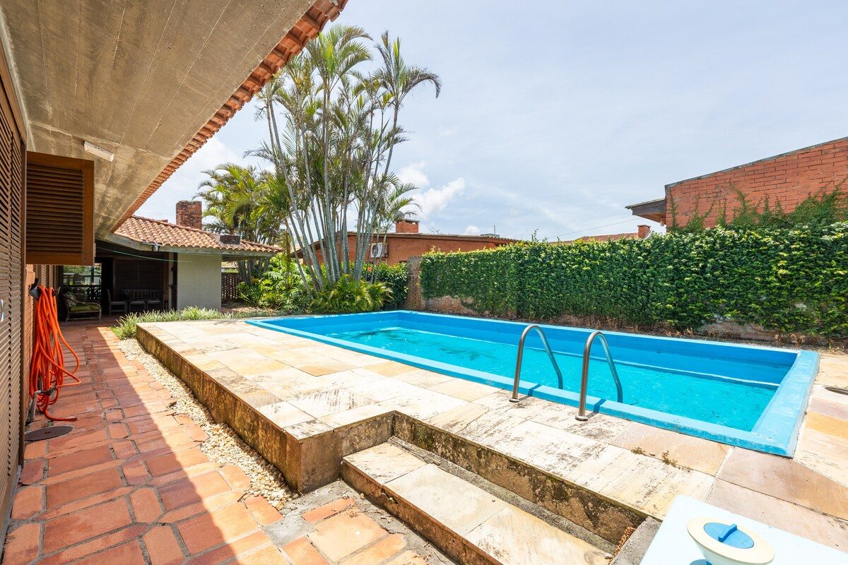 Casa de Pedra com Piscina e Área Verde Privativa — foto 37