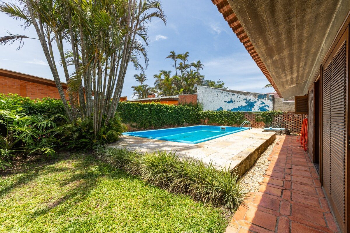 Casa de Pedra com Piscina e Área Verde Privativa — foto 39