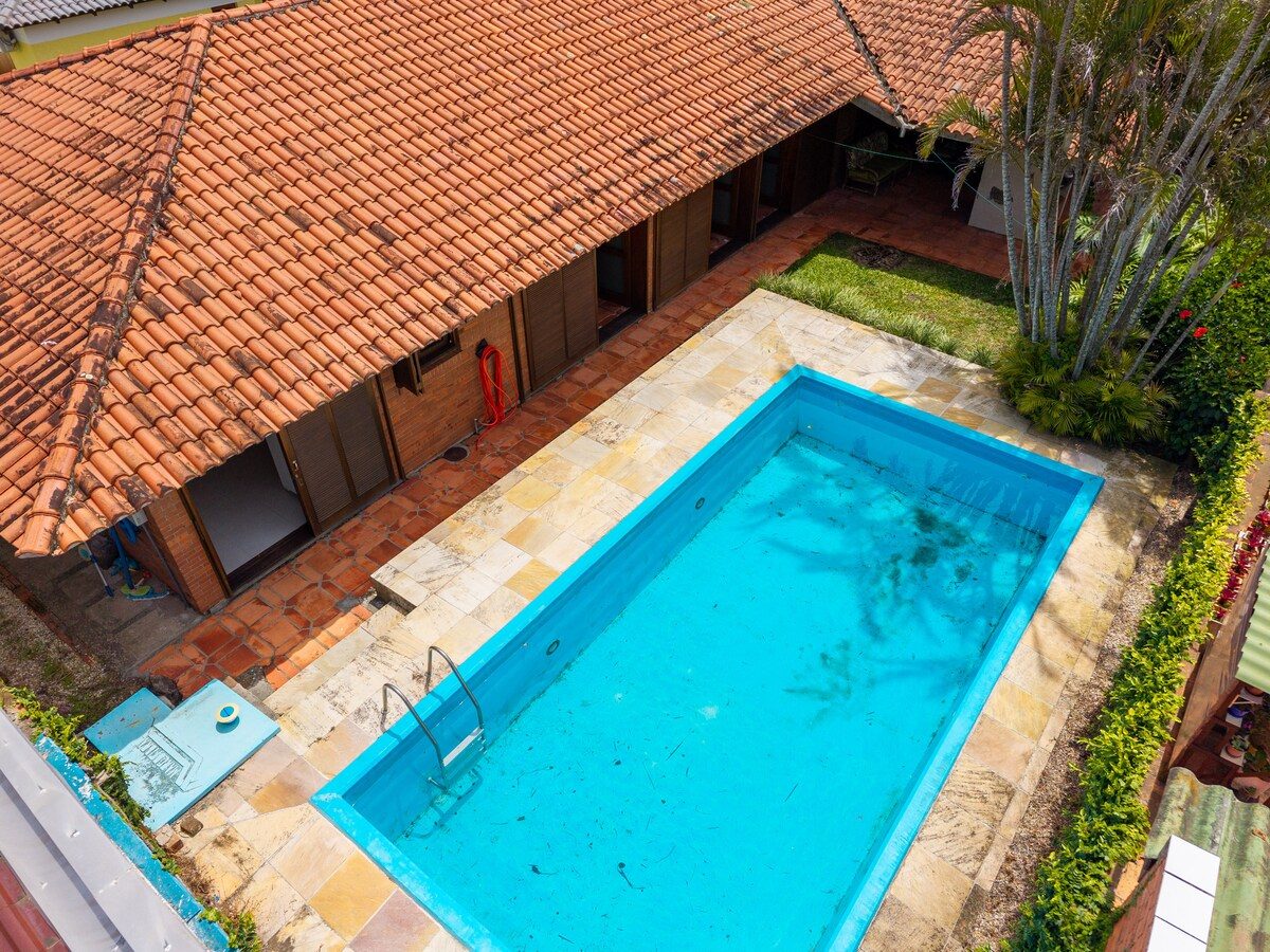 Casa de Pedra com Piscina e Área Verde Privativa — foto 44