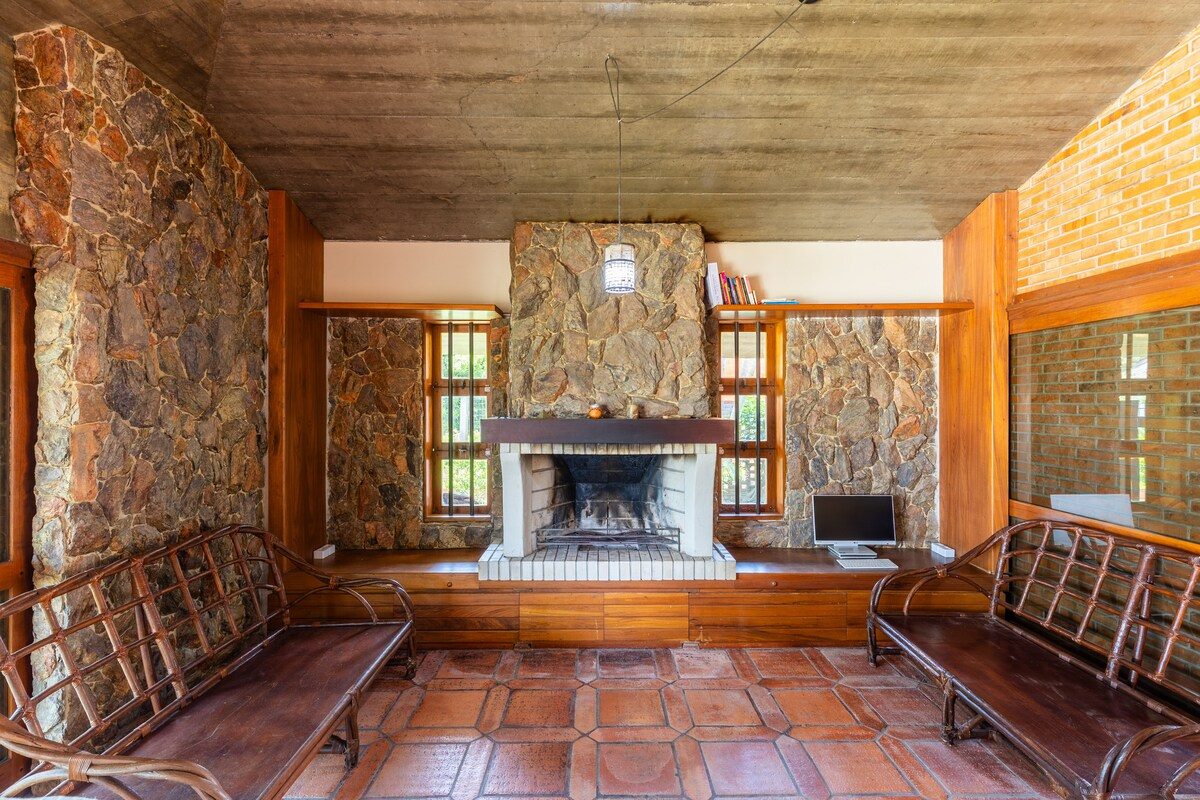 Casa de Pedra com Piscina e Área Verde Privativa — foto 47