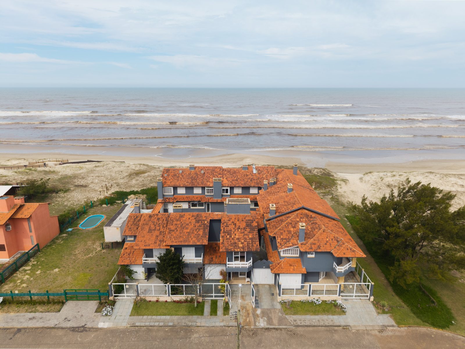 Sobrado frente mar - Simples e acolhedor